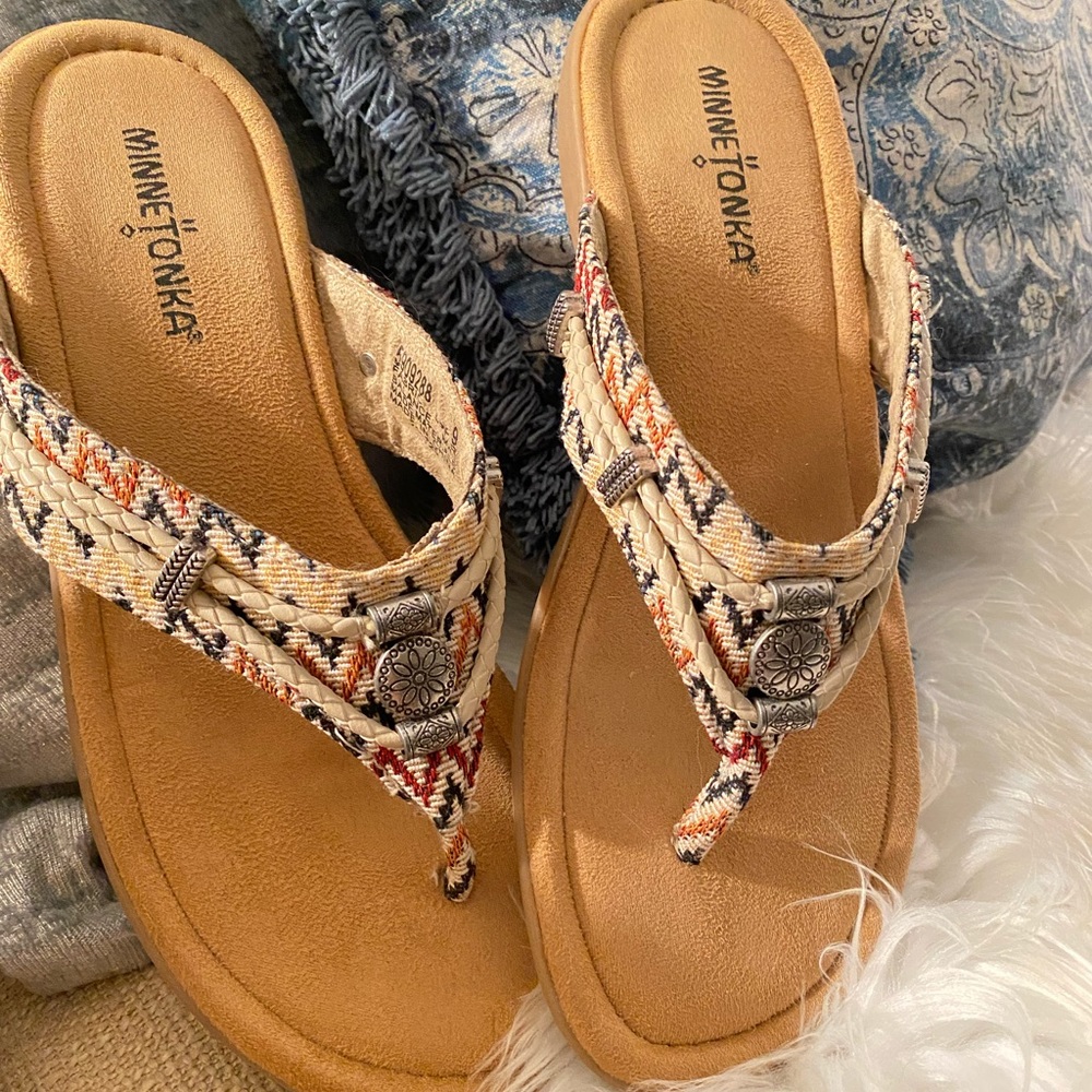Minnetonka Silverbay Sandals - Size 9 COMFORTABLE!